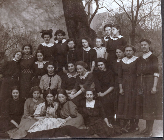 Elwine Ude als Schülerin der Ernestinenschule in Lübeck