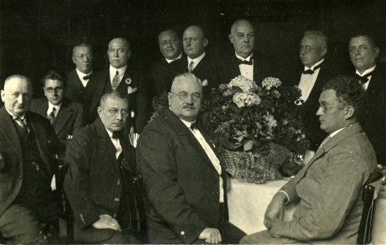 Rudolf Ude mit Logenbrüdern der Lübecker Loge Zum Füllhorn.